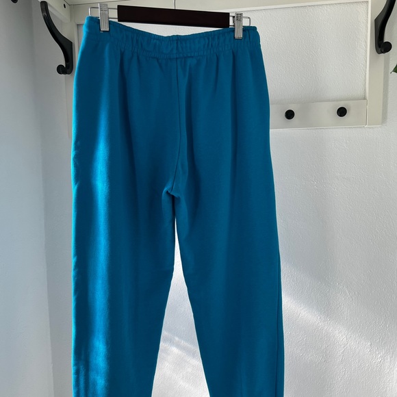 Nike Women’s Essential Fleece Pant size M - Picture 2 of 8